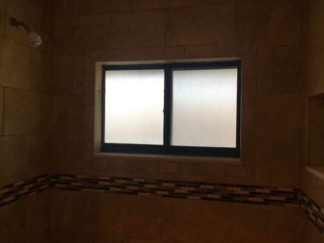 Building Photo - 550 Hassocks Loop