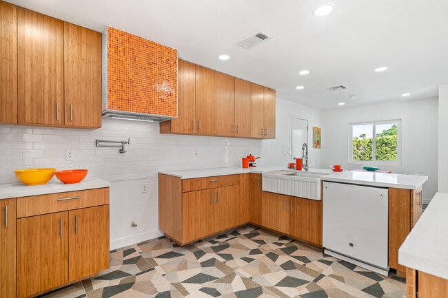 Building Photo - 2627 N Cerritos Rd