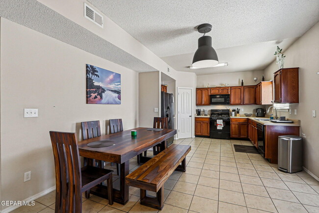 Building Photo - 14220 Firewood Dr