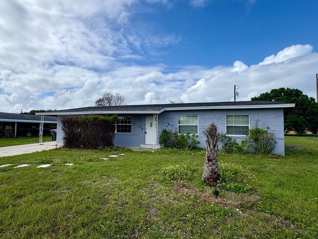 Building Photo - Spacious 3/2 on large lot in Paradise Park (Ft. Pierce) W/ LAWN CARE INCLUDED