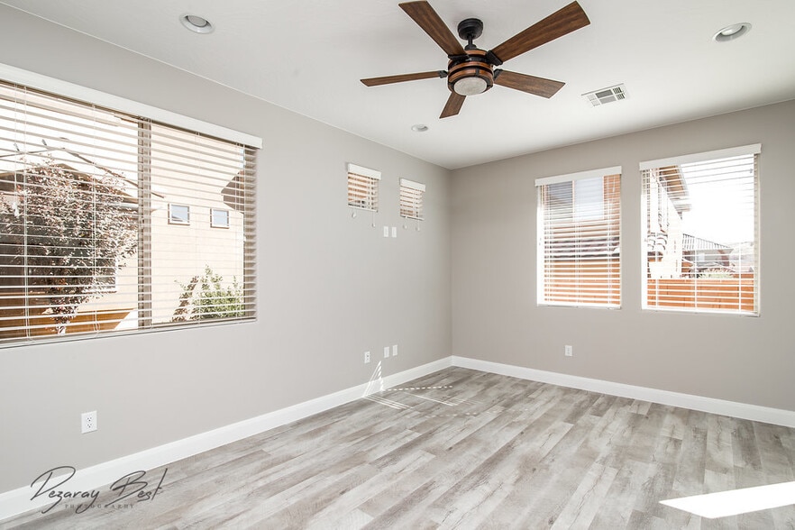 Building Photo - 325 N Red Stone Rd