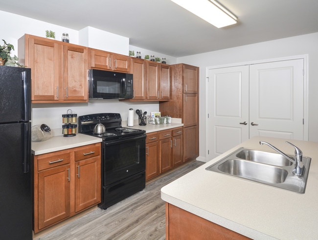 Building Photo - Tiffin Pointe