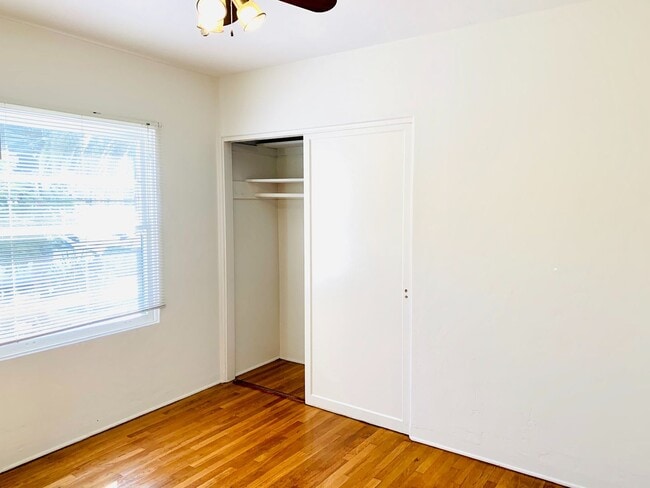 Building Photo - BEAUTIFUL 2BD/1BA CONDO IN CROWN POINT! W/ GARAGE & LAUNDRY! $3,595/mo