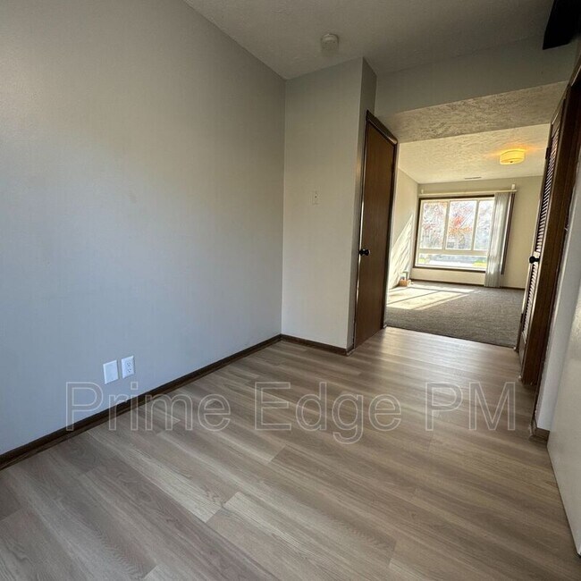 Building Photo - 6235 Holdrege St