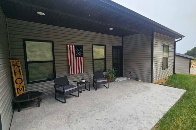 Building Photo - 1327 Autumn Ridge Dr
