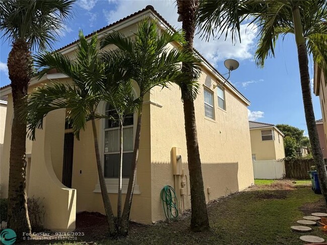Building Photo - 15810 SW 48th Manor