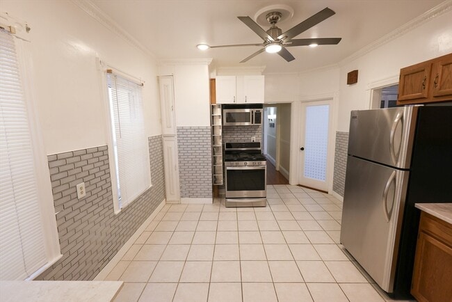 Building Photo - 369 Savin Hill Ave