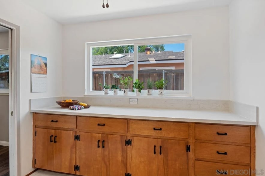 Building Photo - 8151 Beaver Lake Dr
