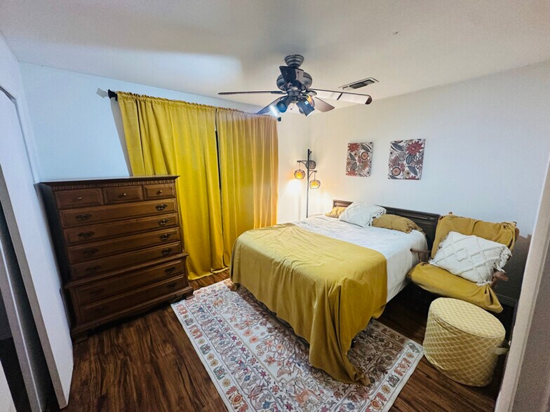 Building Photo - 8507 Wynlea St