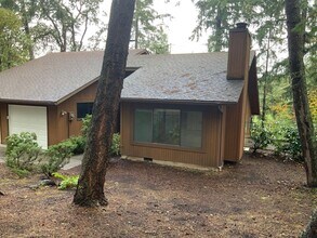 Building Photo - 422 Brookside Dr