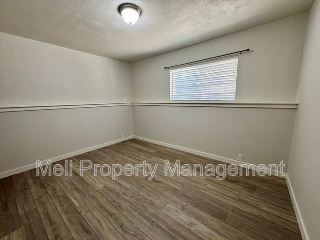 Building Photo - 71 E Rainbow Dr