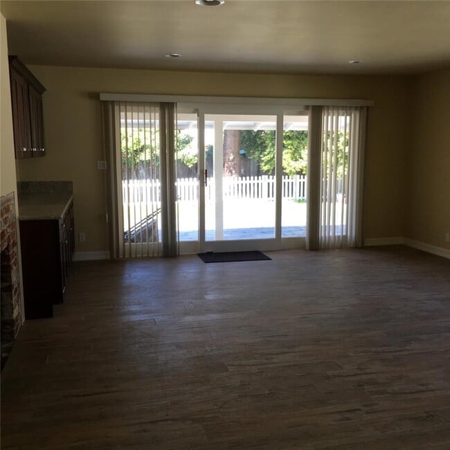 Building Photo - 3329 Palos Verdes Dr N