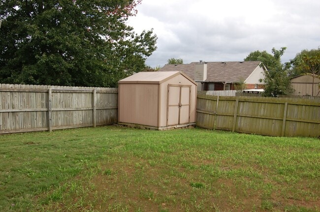Building Photo - Super Cute Home In Excellent Location!