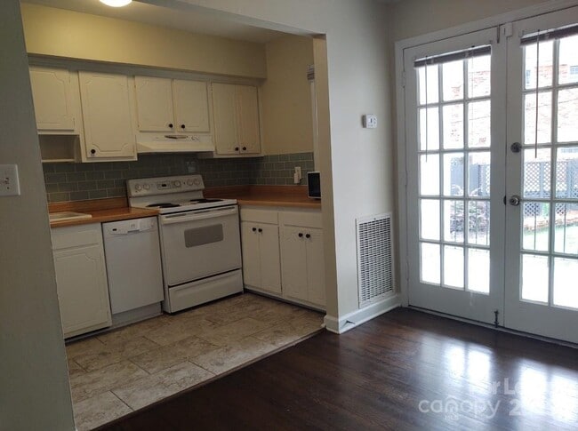 Building Photo - 910 McAlway Rd