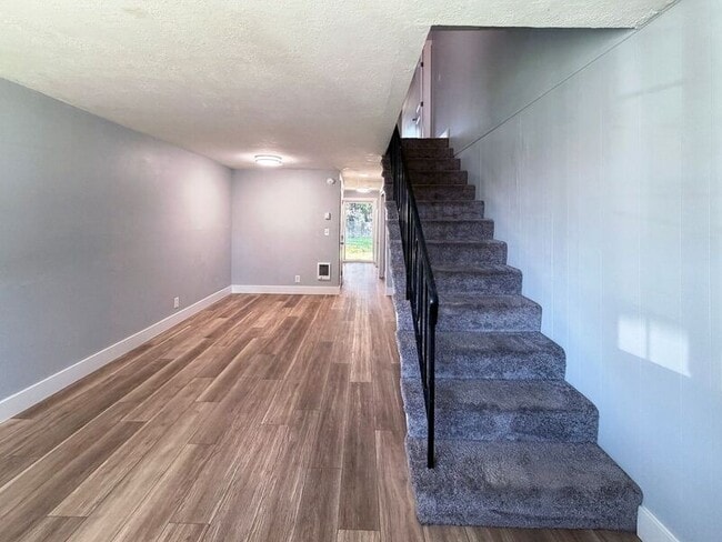 Building Photo - 525 Cinderella Loop