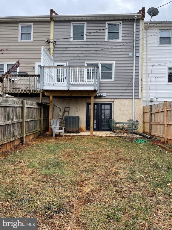 Building Photo - 136 Scott St