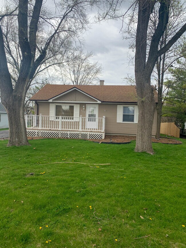 Primary Photo - 220 E Prairie st