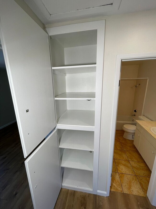 Building Photo - Sunny Upstairs Two Bedroom Unit with Large...