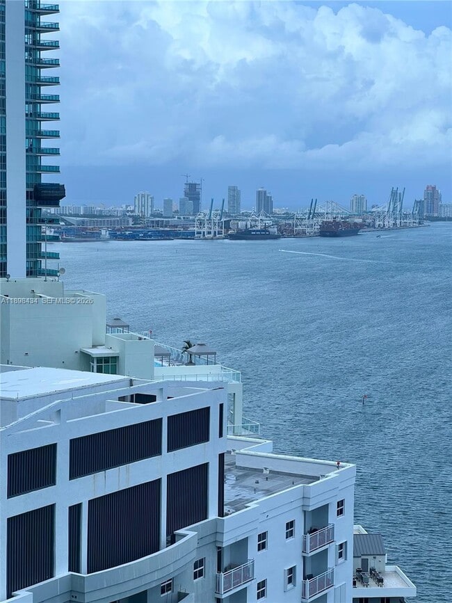 Building Photo - 1435 Brickell Ave