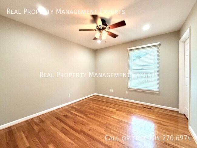 Building Photo - 3733 Hayden Dr