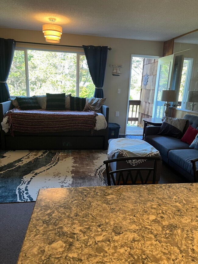 Building Photo - 48988 U.S. 101 S