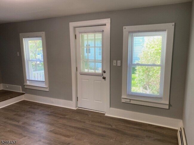 Building Photo - 14 Vail St