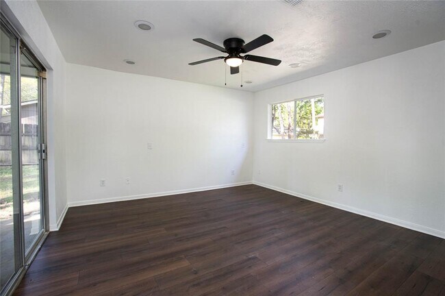 Building Photo - 1320 E Red Cedar Cir