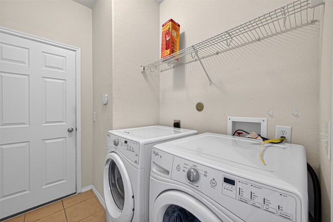 Building Photo - 1403 S Maple Dr