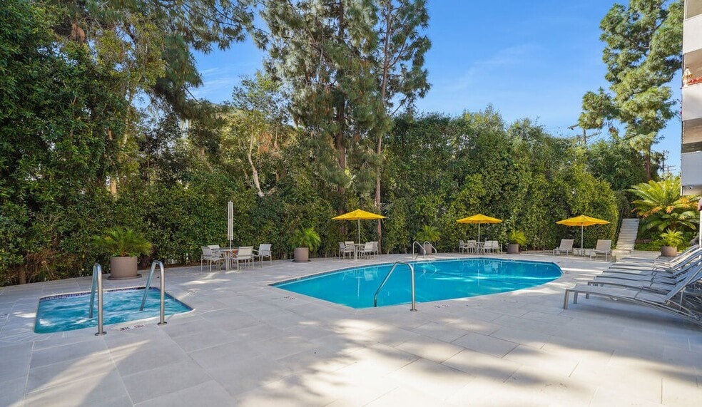 Pool and sauna heated 365 days a year from 7am to 11pm daily to enjoy - 8530 Holloway Dr