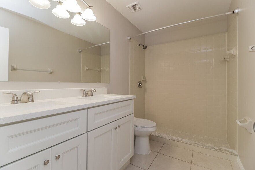 Building Photo - 725 Meadowside Ct