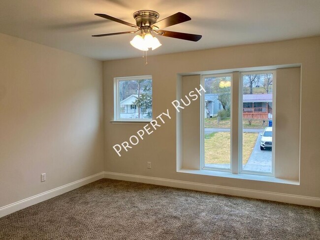 Building Photo - 144 Signal Hills Dr