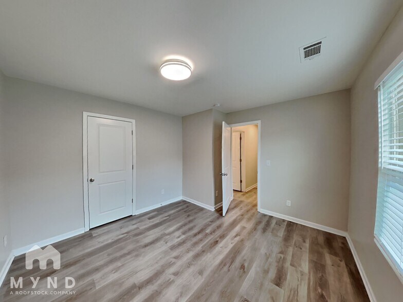 Building Photo - 376 Scotland Dr