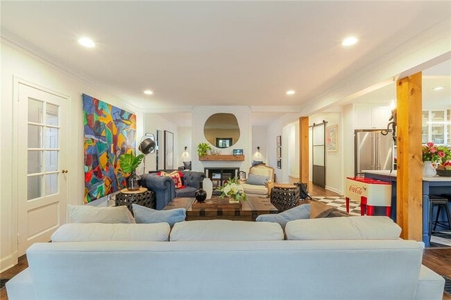 Building Photo - 4006 N Stratford Rd NE