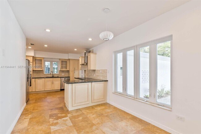 Building Photo - 680 NE 57th St