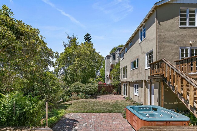 Building Photo - Large, Beautiful Upper Piedmont Home