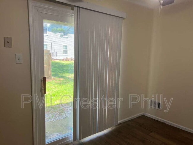 Building Photo - 1688 Bluebird Dr