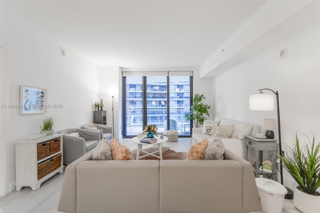 Building Photo - 1010 Brickell Ave