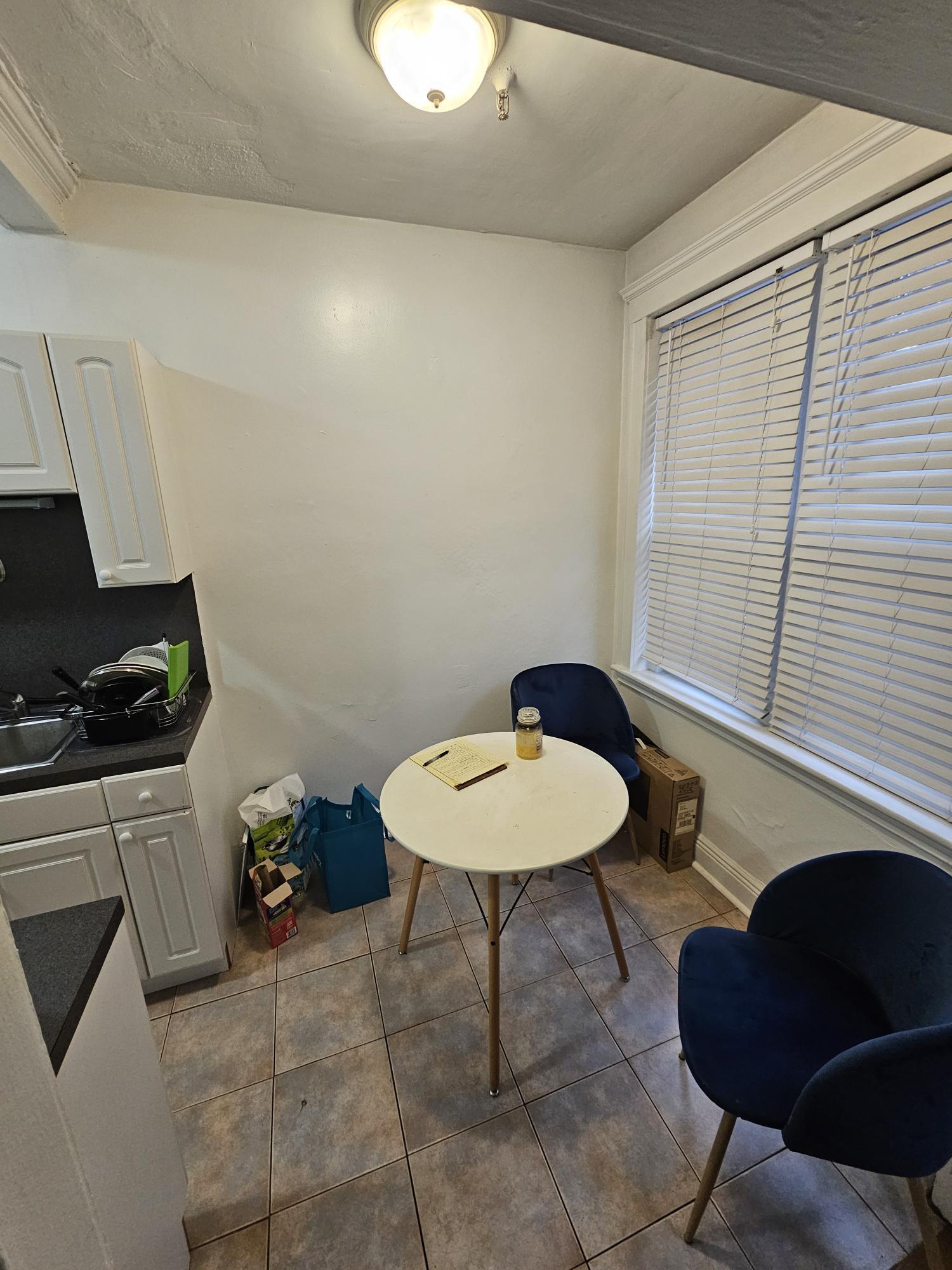 Building Photo - 131 Park Dr