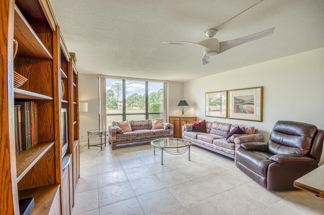 Building Photo - 5350 Woodland Lakes Dr
