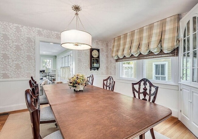 Building Photo - 3-Bed, 4-Bath Retreat in Chevy Chase!"