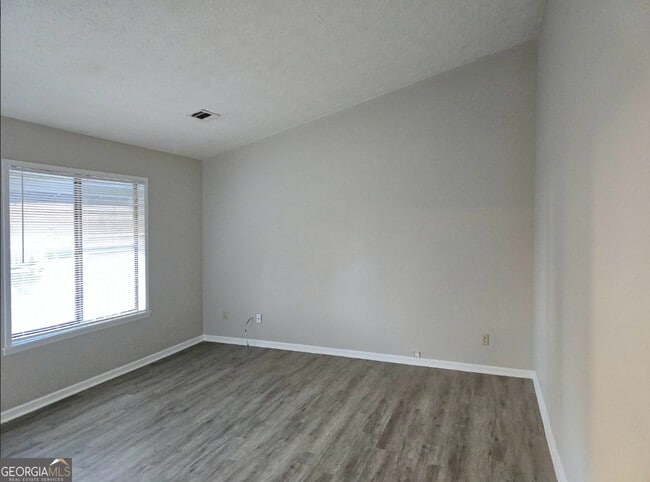 Building Photo - 8147 Flamingo Dr