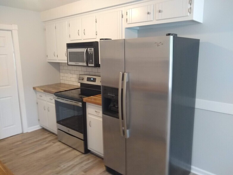 Kitchen - 967 may Apple dr