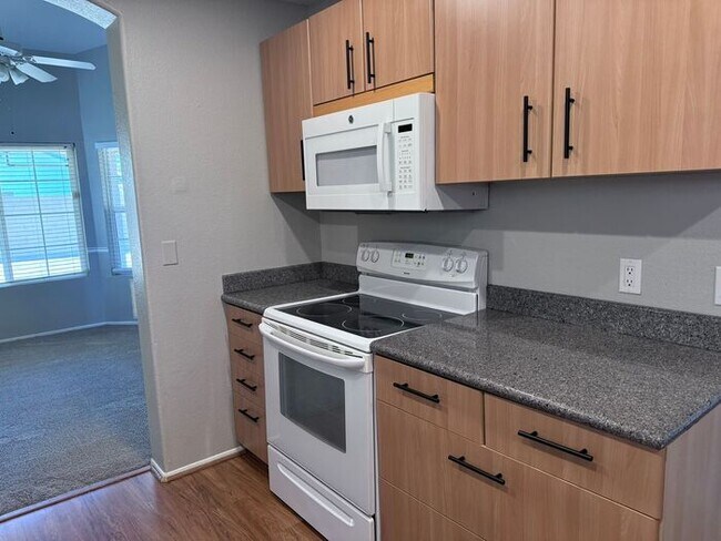 Building Photo - Adorable single floor 4 bedrooms,2 bathroo...