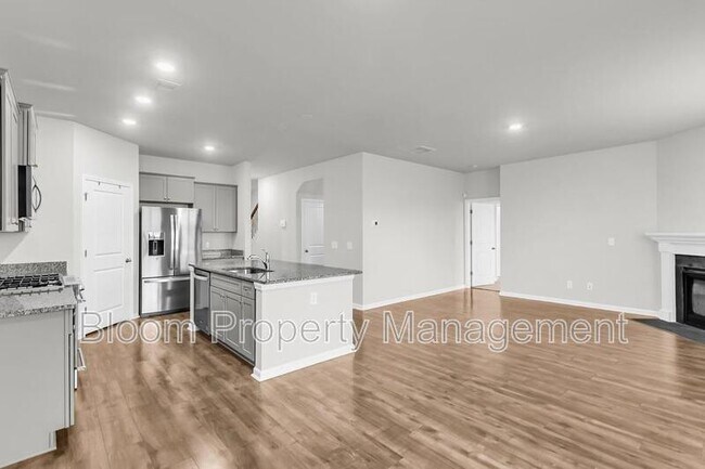 Building Photo - 227 Shortmarsh St