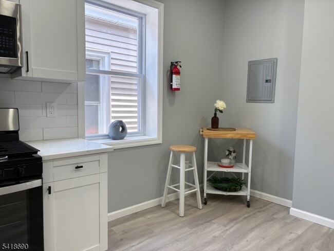 Building Photo - 456 Harrison St