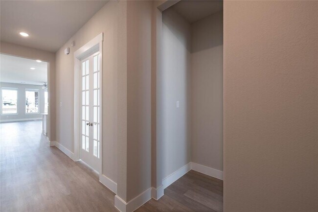 Building Photo - 2204 Inglenook Grv Dr