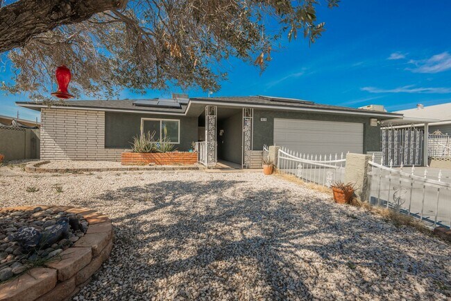 Building Photo - No HOA- Single story pool home