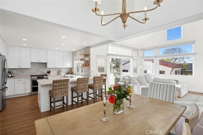 Building Photo - 409 Dahlia Ave