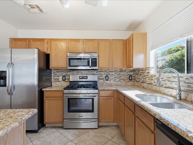 Building Photo - 9909 E Rocky Wash Dr