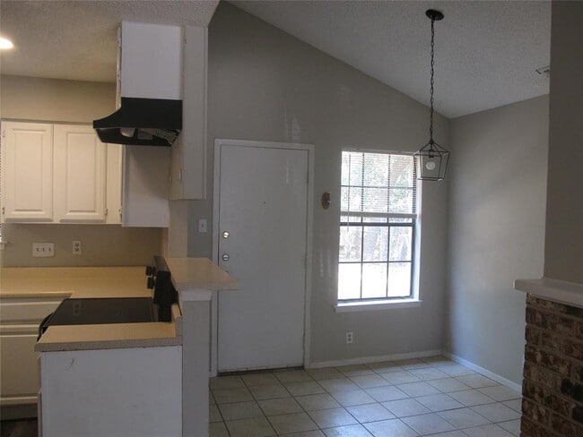 Building Photo - 509 Algerita Dr